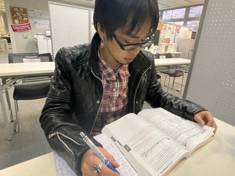 自習中の学生